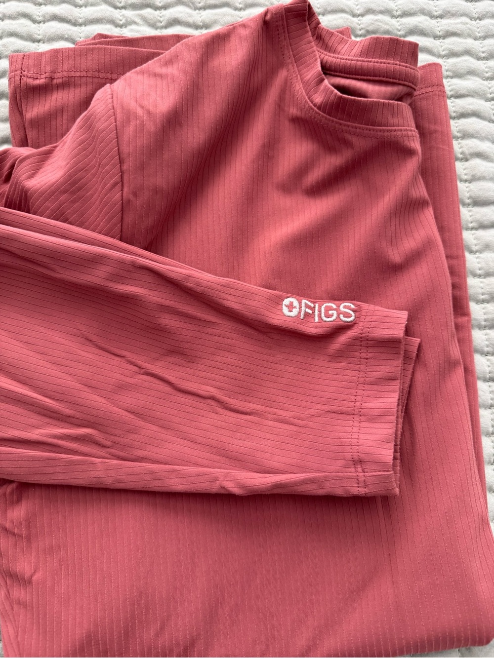 FIGS like new ribbed long sleeve underscrub shirt in mauve pink